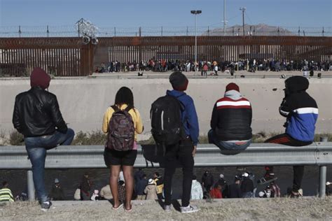 Judge orders halt to fast releases at US border with Mexico